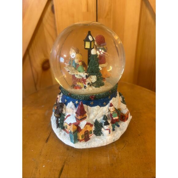 Vintage holiday workshop 100MM musical snow globe (5873) - Picture 4 of 10